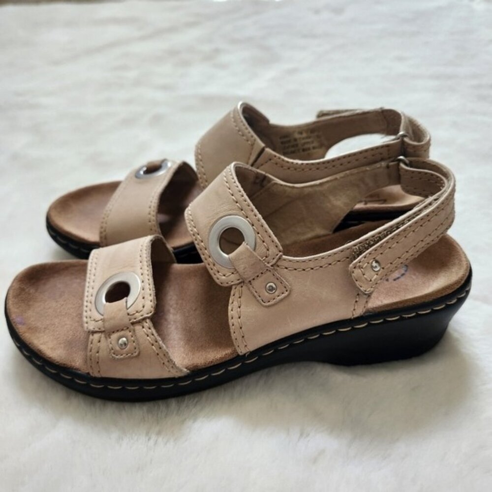 Clarks Bendables Hook and Loop Womens Cream Strappy Comfort Sandals - Picture 2 of 8